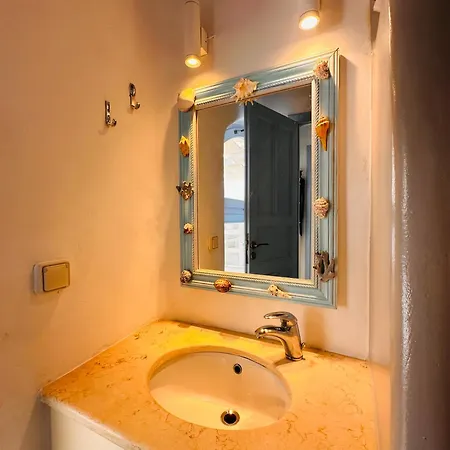 Traditional Mansion In Mykonos