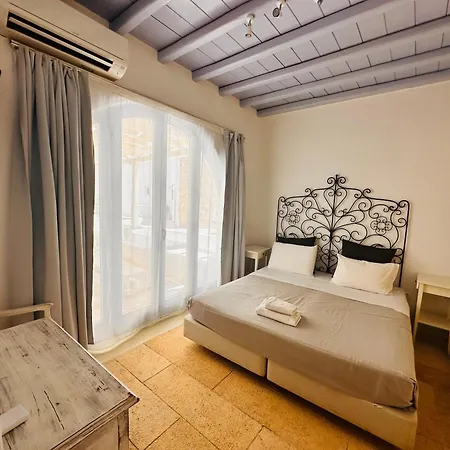 Traditional Mansion In Mykonos